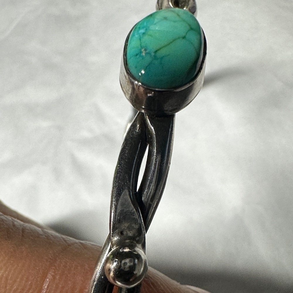 Vintage southwestern style Silver and Turquoise Women's Bracelet - Picture 3 of 8